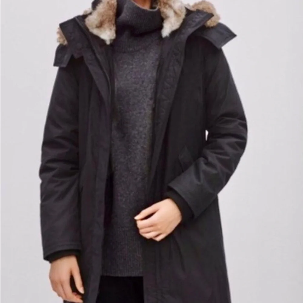 Aritzia-Babaton
Oskar Parka - Picture 6 of 16